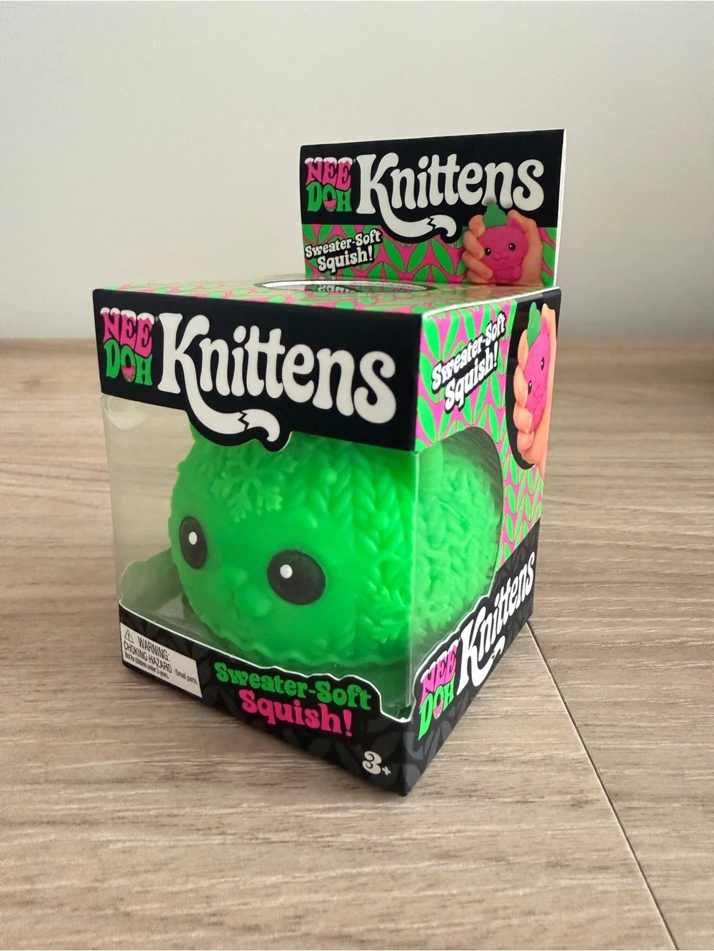 Needoh Knittens green with pink hat